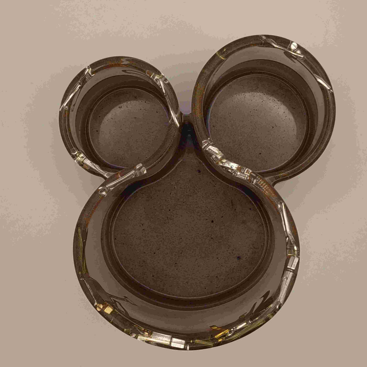 Vide-poche Trio d'Atelier vu de dessus, trois compartiments ronds en résine brune