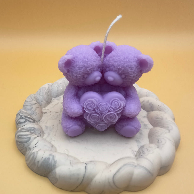 Bougie OURSON en cire d’olive parfum Fleur de Cerisier, petit ourson violet tenant un cœur – ST’ART