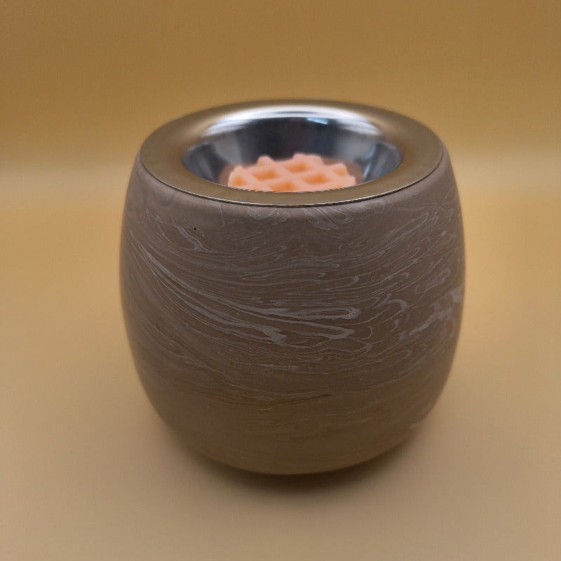 Brûleur à fondants Aura en matière minérale, coloris terre chaude, vue rapprochée du rendu et de la coupelle