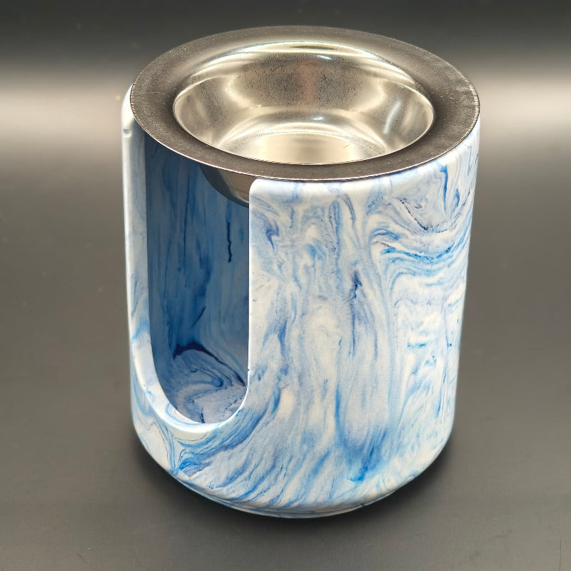 Brûleur à fondants parfumés cylindrique en composite minéral couleurbleu marbré, avec ouverture frontale et coupelle en inox